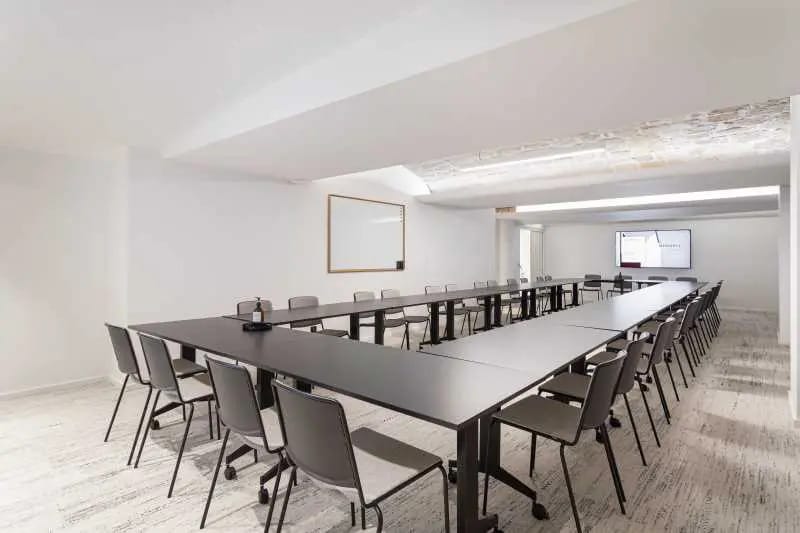 26 Rue De Montholon, Paris for lease - Building Photo - Image 1 of 35