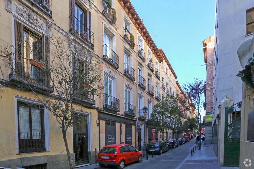 Multifamily in Madrid, Madrid for sale - Primary Photo - Image 1 of 1