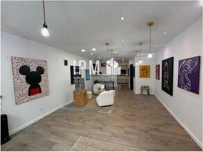 Retail in Aix-en-Provence for lease Building Photo- Image 2 of 2