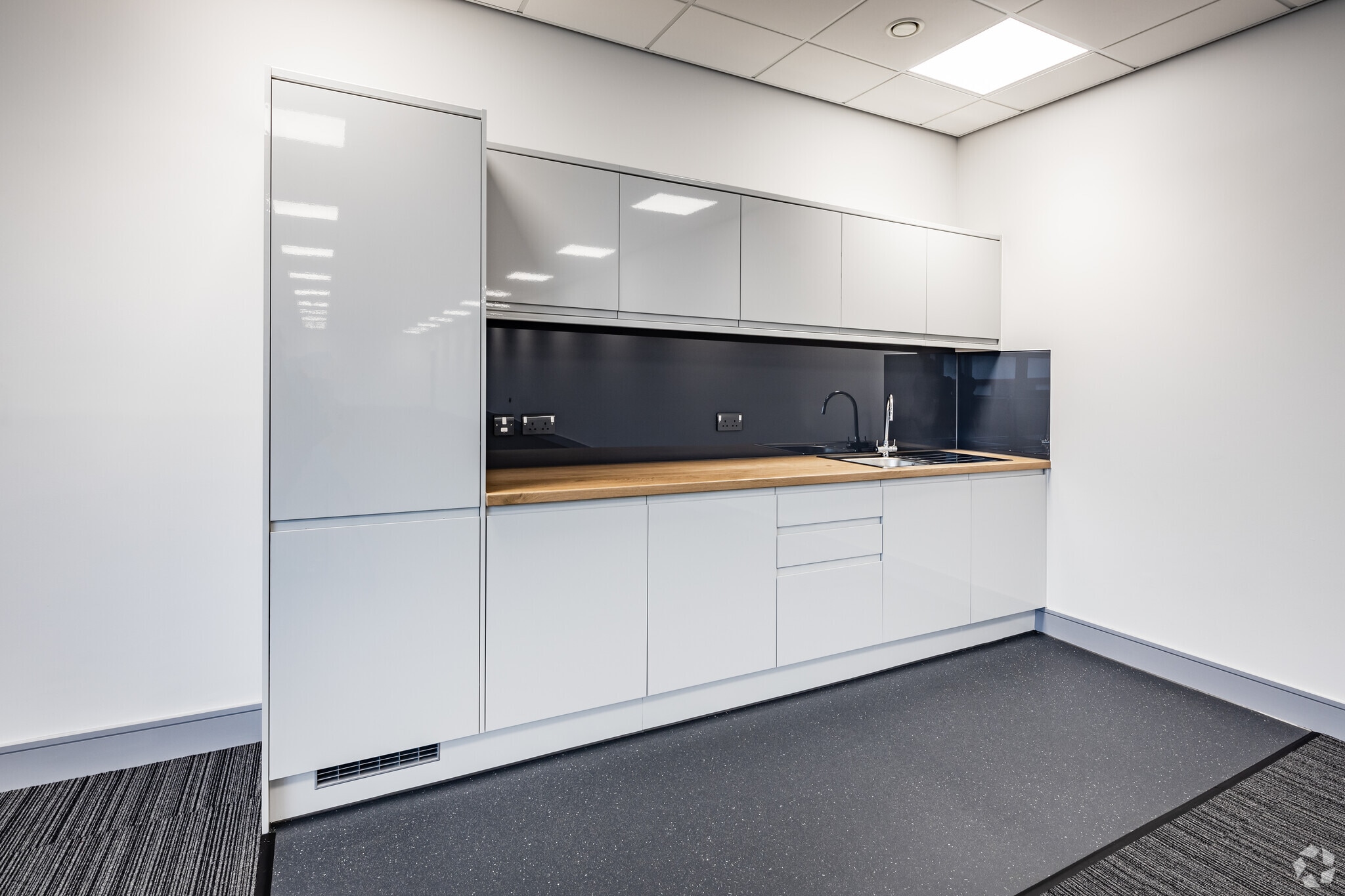 Greg St, Stockport for lease Interior Photo- Image 1 of 7