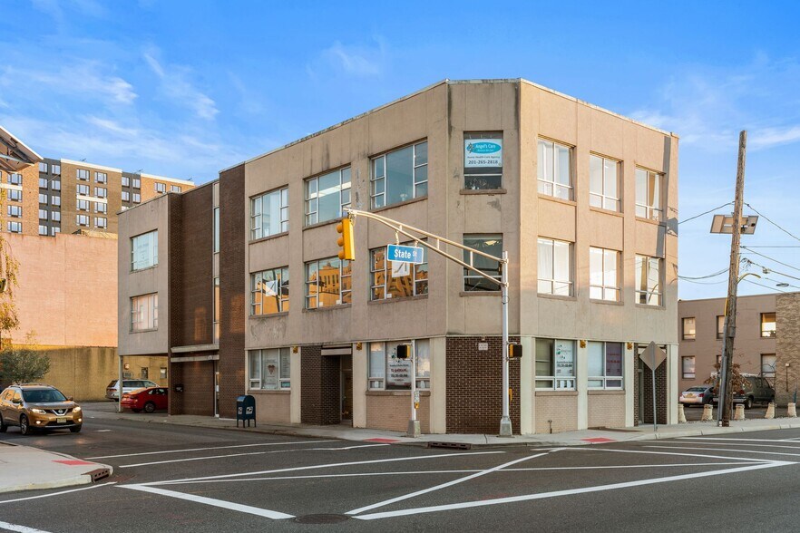 27-35 Mercer St, Hackensack, NJ for sale - Building Photo - Image 1 of 1