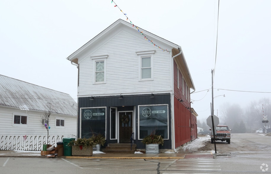 Maple Park Portfolio portfolio of 3 properties for sale on LoopNet.com - Primary Photo - Image 1 of 3