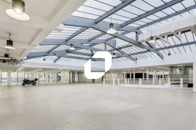 Retail in Paris for lease Interior Photo- Image 1 of 7