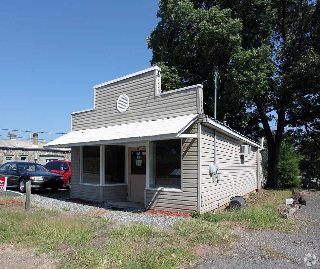 605 College St, NC 28655 Retail for Lease