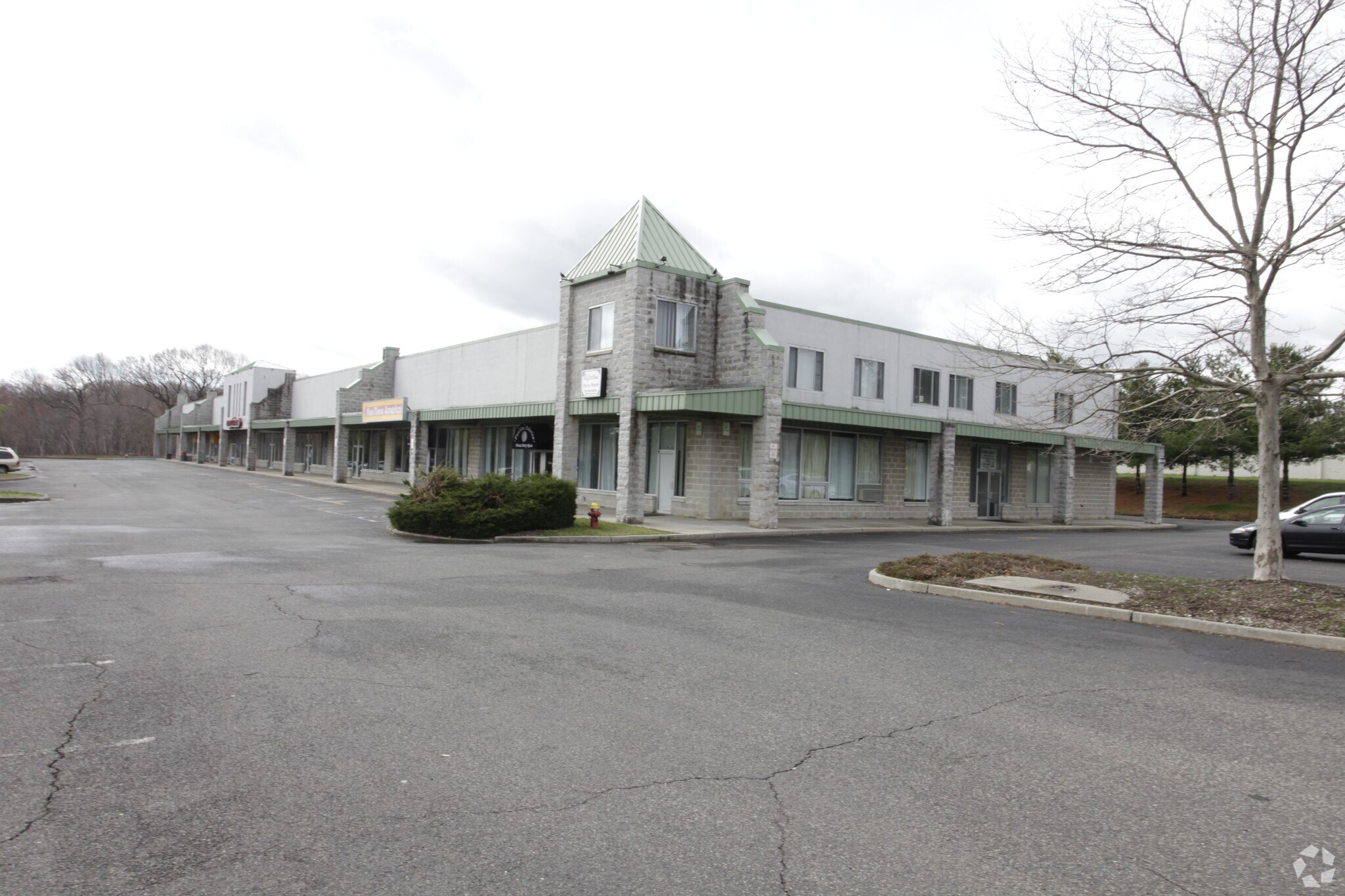 115 County Rd, Cliffwood, NJ 07721 Commerce Plaza