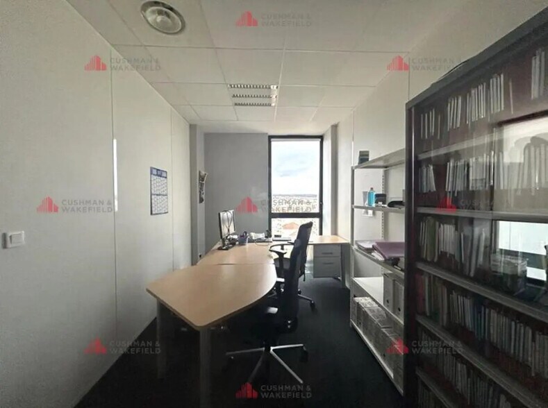 Office in Dijon for lease - Interior Photo - Image 2 of 4