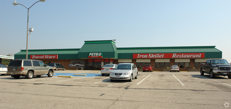 1 Petro Pl, Girard, OH for sale - Primary Photo - Image 1 of 1