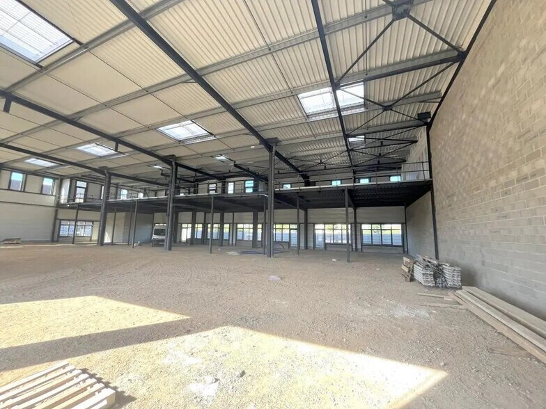 Flex in Buchelay for sale - Building Photo - Image 3 of 11