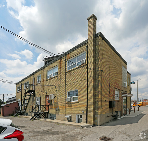 783-793 Lawrence Ave W, Toronto, ON for lease - Building Photo - Image 3 of 5