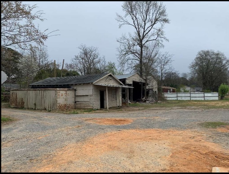 3029-3037 Lesslie Hwy portfolio of 2 properties for sale on LoopNet.com - Building Photo - Image 3 of 4