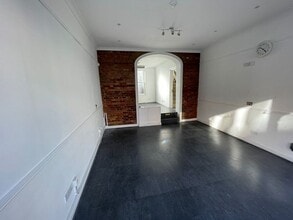 26 London Rd, St Albans for lease Interior Photo- Image 2 of 3