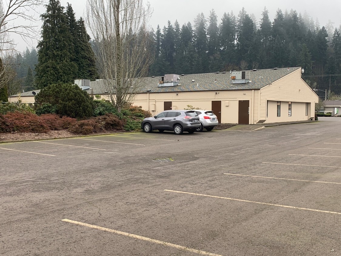 5892 Main St, Springfield, OR for lease Building Photo- Image 1 of 6