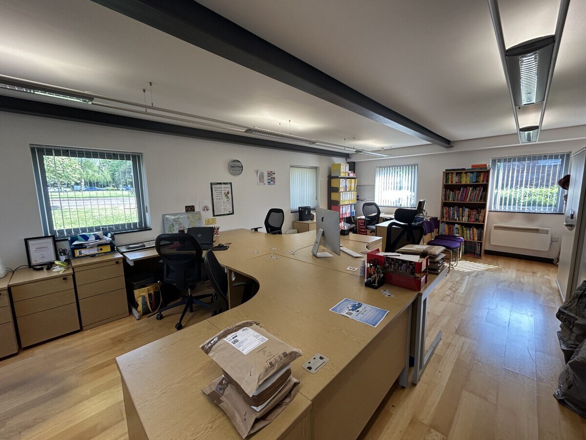 Pine Ct, Swindon, WIL SN2 8AD - Unit 1 - - Interior Photo - Image 1 of 4