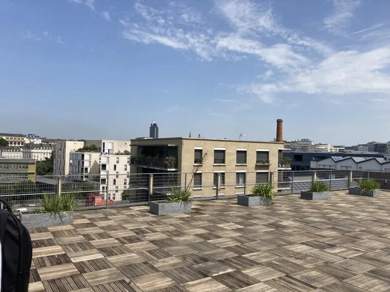 Office in Nantes for lease - Building Photo - Image 2 of 10