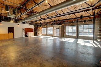 2005-2015 Pearl St, Boulder, CO for lease Interior Photo- Image 1 of 4