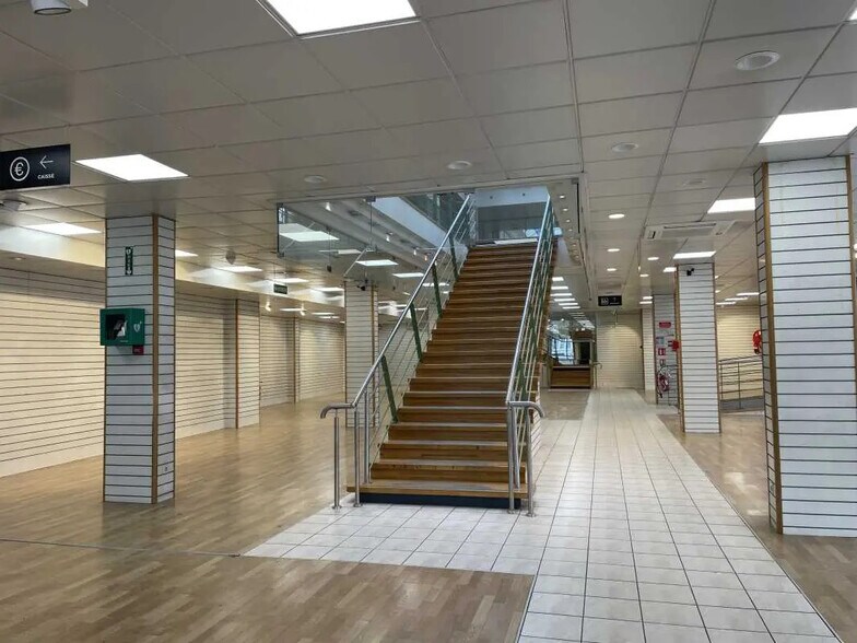 Retail in Soissons for lease - Building Photo - Image 3 of 6