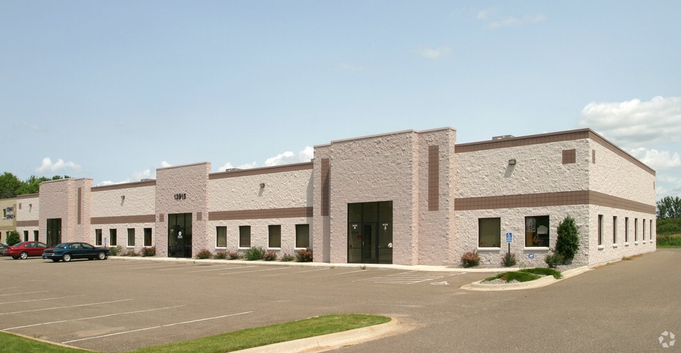 13915 Lincoln St NE, Ham Lake, MN for lease - Building Photo - Image 2 of 3