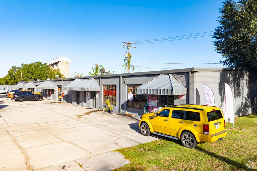 501 S Falkenburg Rd, Tampa, FL for lease - Building Photo - Image 1 of 11