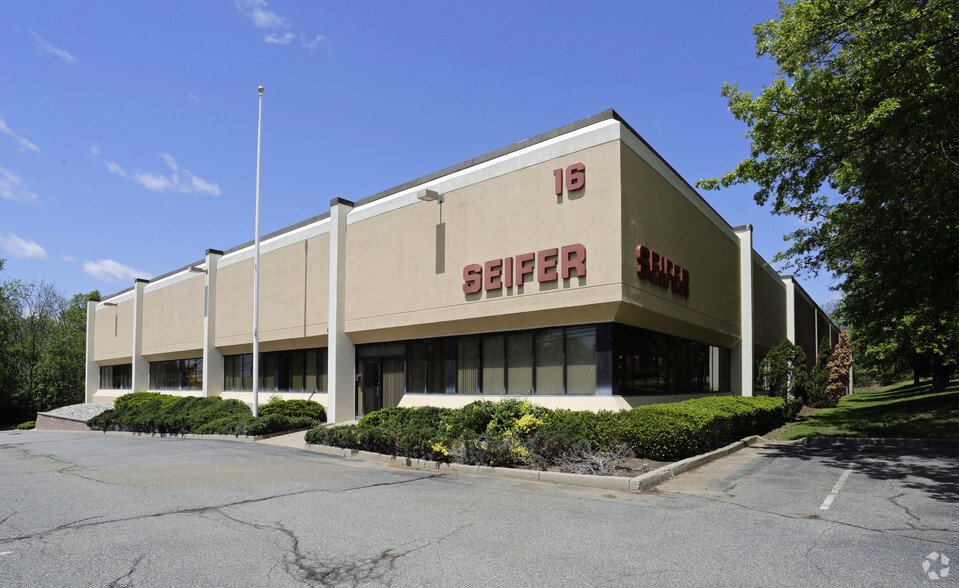 16 Bloomfield Ave, Pine Brook, NJ for sale - Primary Photo - Image 1 of 1