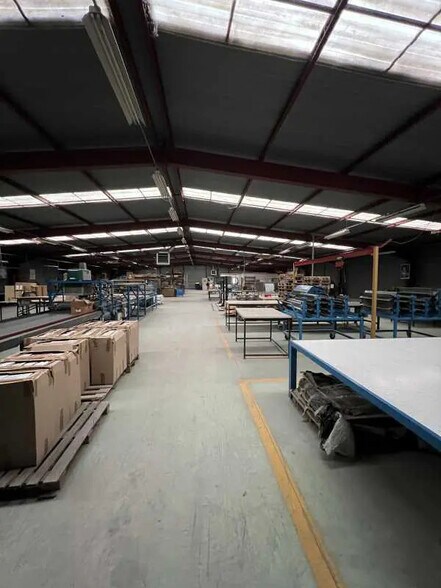 Industrial in Neuilly-en-Thelle for sale - Building Photo - Image 1 of 9