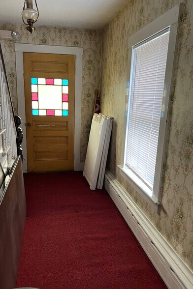 232 Winchester St, Keene, NH for sale - Interior Photo - Image 2 of 8