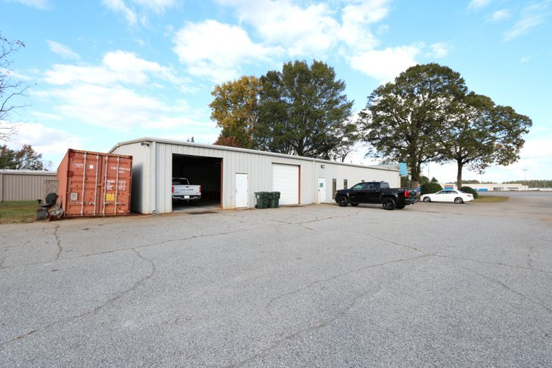 2412 S Highway 101, Greer, SC for lease - Building Photo - Image 1 of 11