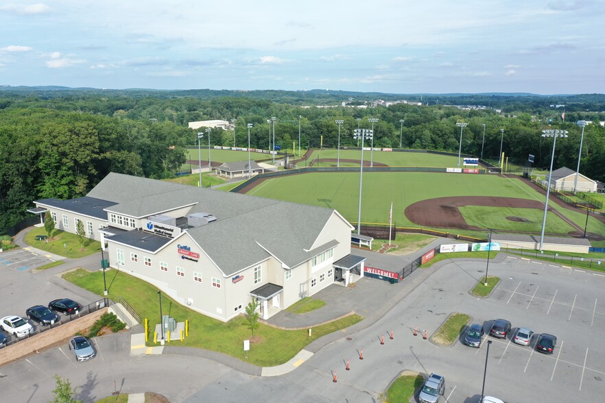 333 SW Cutoff, Northborough, MA for lease - Building Photo - Image 1 of 9