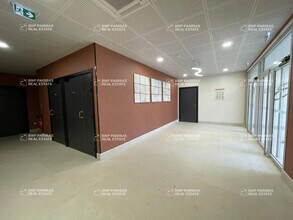 Office in Aix-en-Provence for lease Interior Photo- Image 2 of 7