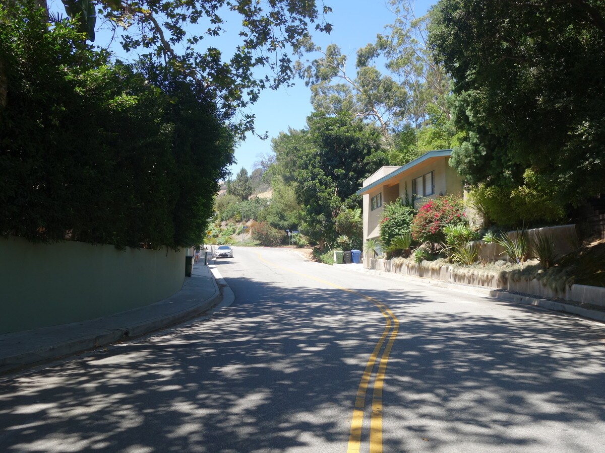 7506 Willow Glen Rd, Los Angeles, CA 90046