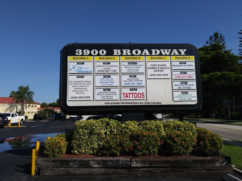 3900 Broadway Ave, Fort Myers, FL for sale - Building Photo - Image 3 of 27