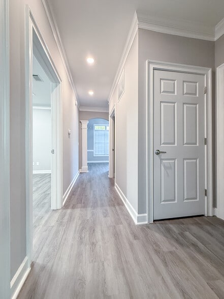 1701-1704 Macy Dr, Roswell, GA for lease - Building Photo - Image 3 of 19