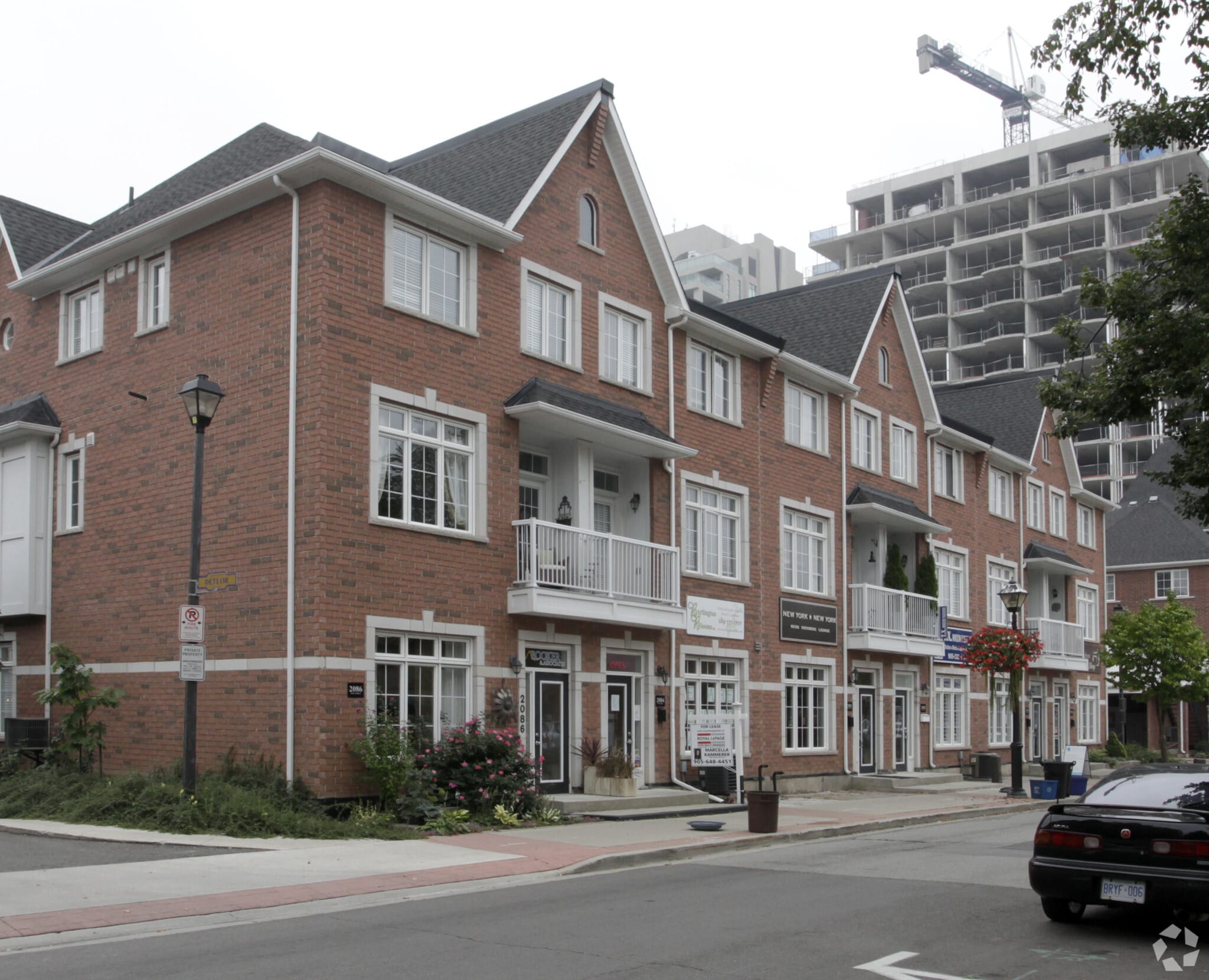 2084 Pine St, Burlington, ON for sale Primary Photo- Image 1 of 1