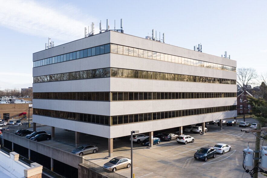 300500 Frank W Burr Blvd, Teaneck, NJ 07666 Glenpointe