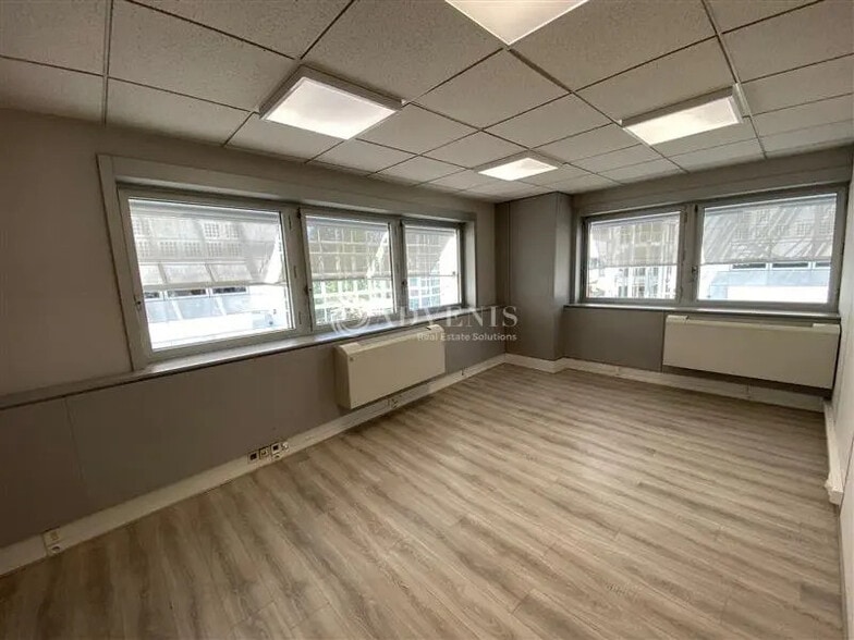 Office in Tremblay-en-France for lease - Building Photo - Image 3 of 9
