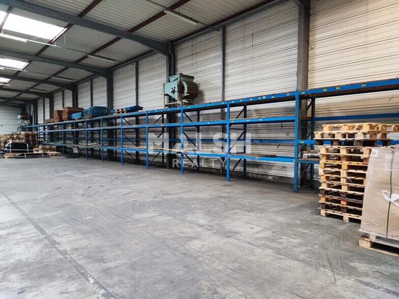 Office in Corbas for lease - Building Photo - Image 3 of 12