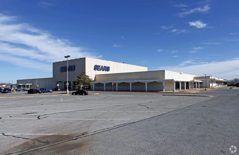 4400 S Western Ave, Oklahoma City, OK for lease - Building Photo - Image 1 of 4