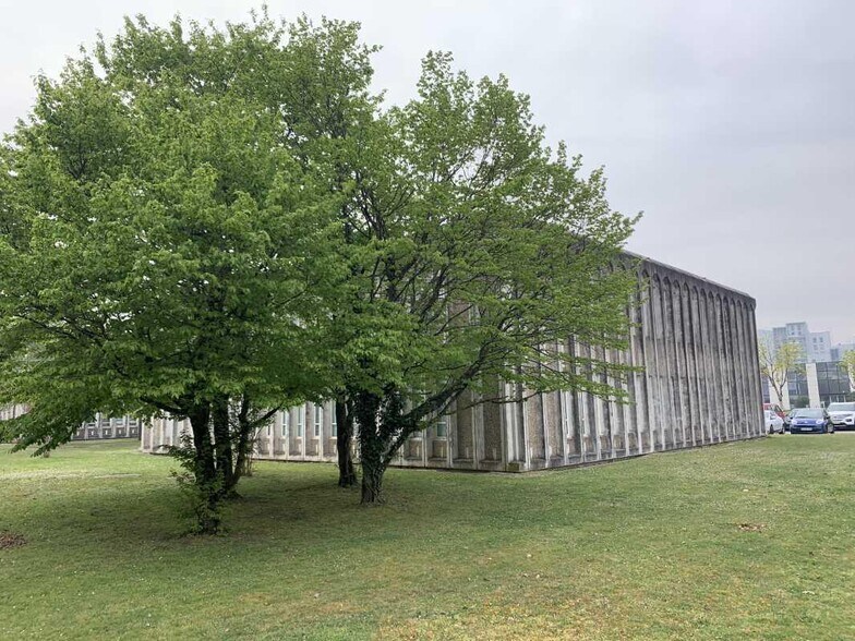Office in Bordeaux for lease - Building Photo - Image 1 of 10