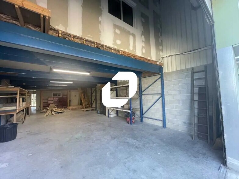 Office in SAINT-JEAN-D'ILLAC for lease - Interior Photo - Image 3 of 8