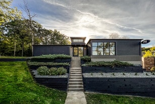 13815 Ridgedale Dr, Hopkins MN - Pub