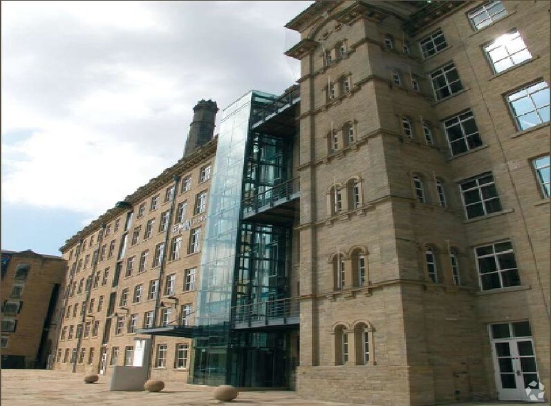 Dean Clough Mills, Halifax for lease - Primary Photo - Image 1 of 5