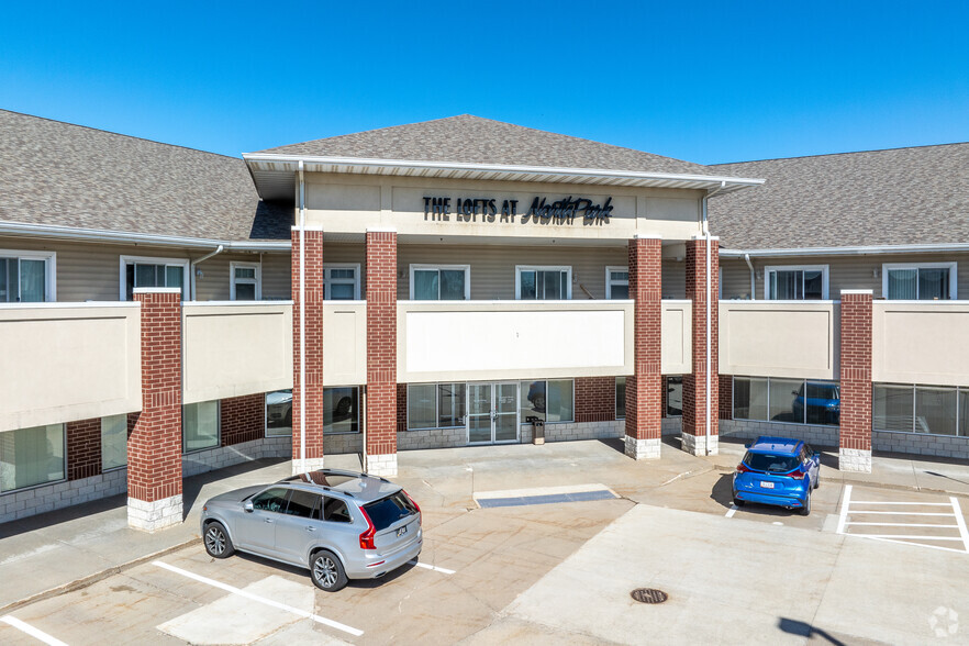 8825-8843 Northpark Dr, Johnston, IA for lease - Building Photo - Image 3 of 5