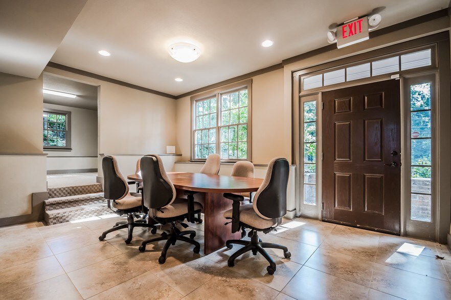 375 Maxwell Rd, Alpharetta, GA 30009