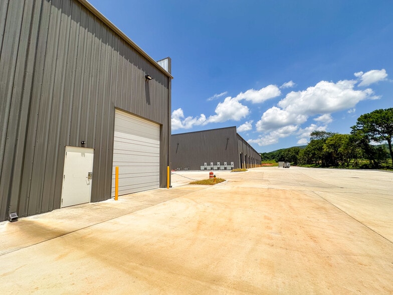 2000 Bob Wade NW ln, Huntsville, AL for lease - Building Photo - Image 3 of 36