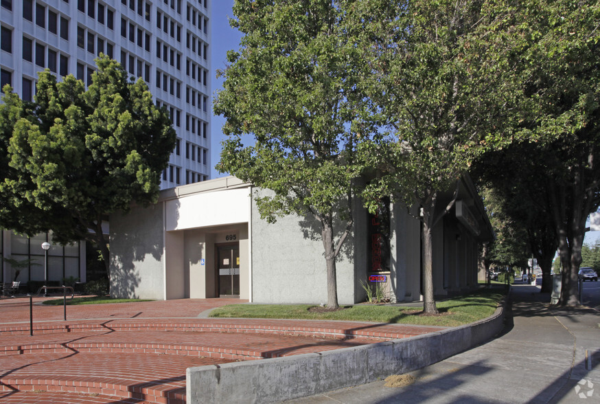 695 N 1st St, San Jose, CA for lease - Building Photo - Image 3 of 10