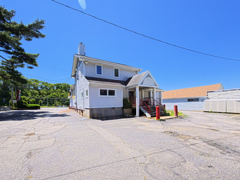 125 E Jericho Tpke, Huntington Station, NY for lease - Building Photo - Image 3 of 18