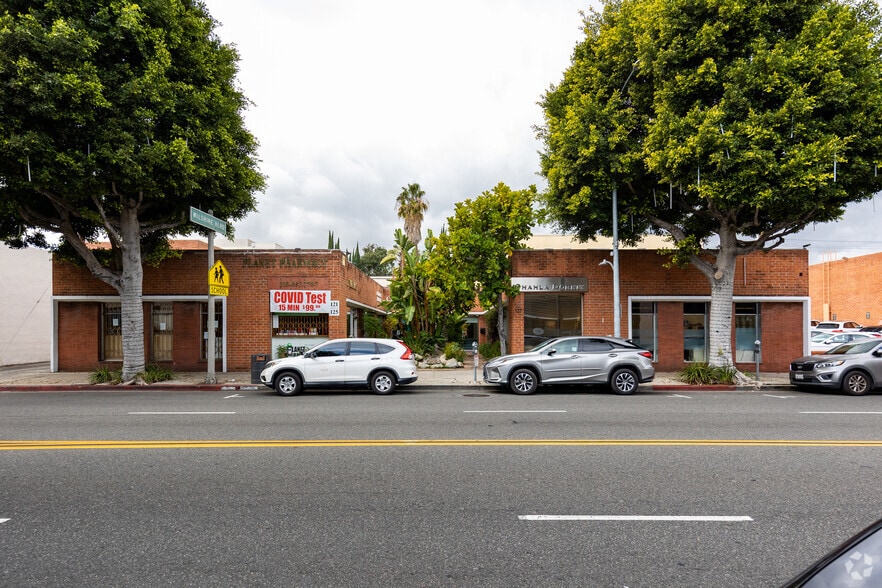 127-131 N Robertson Blvd, Beverly Hills, CA for lease - Building Photo - Image 2 of 7