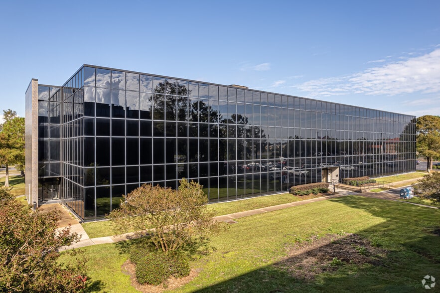 6620 Riverside Dr, Metairie, LA 70003