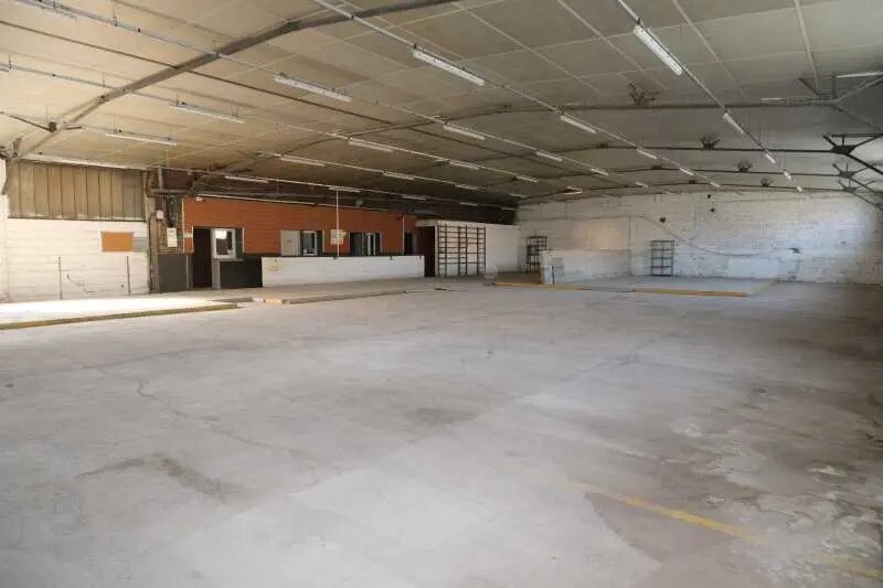 Flex in Saint-Quentin for lease - Building Photo - Image 2 of 6