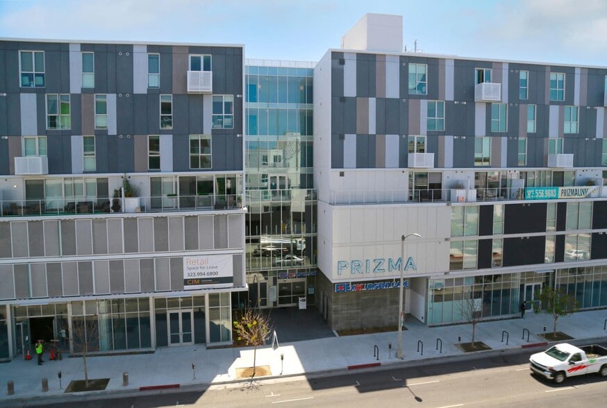 900 N La Brea Ave, West Hollywood, CA for lease - Building Photo - Image 2 of 11