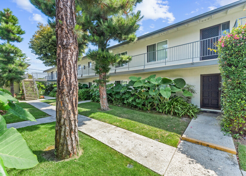 7701 Yorktown Ave, Huntington Beach, CA for sale - Building Photo - Image 3 of 10